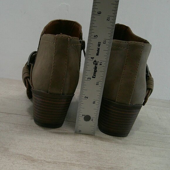 Indigo Rd. Sansun Brown Taupe Ankle Boot w/ Harness straps & buckle  Sz 6 M - Picture 7 of 12